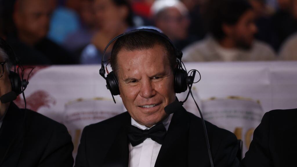 Julio César Chávez, actual analista de TV Azteca