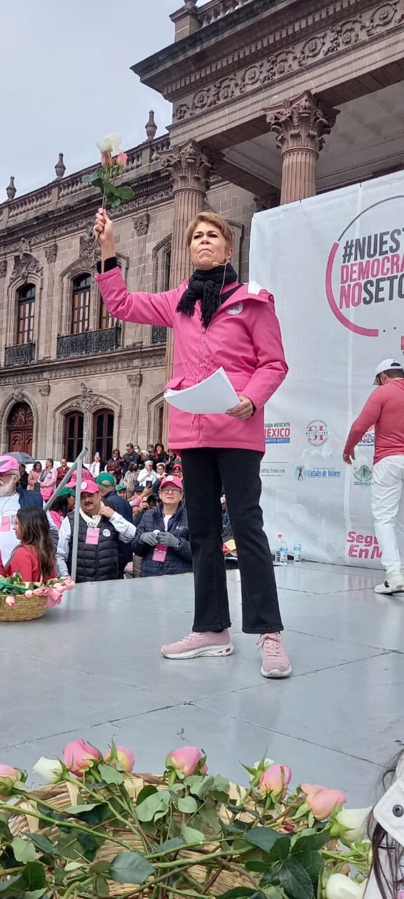 Beatriz Pagés, oradora invitada, está preocupada por la incursión de crimen organizado en la vida diaria de México.