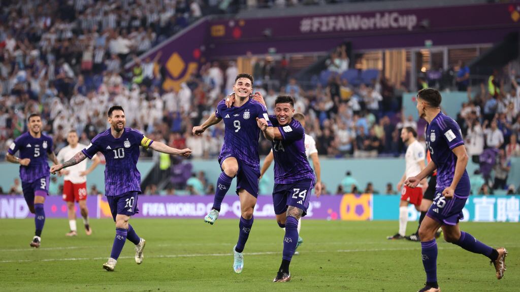 Julián Álvarez mostró su olfato goleador para meter a Argentina