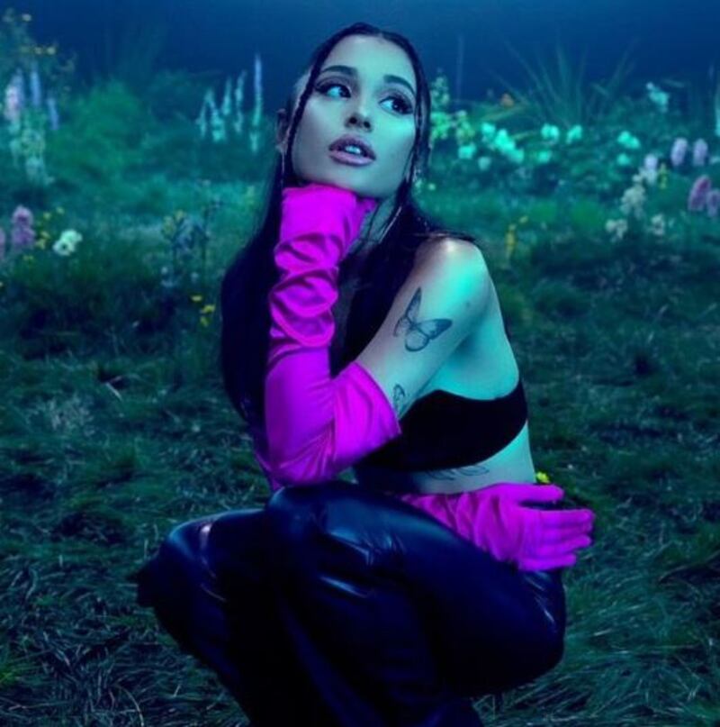'Pov' de Ariana Grande así fue la presentación para VEVO