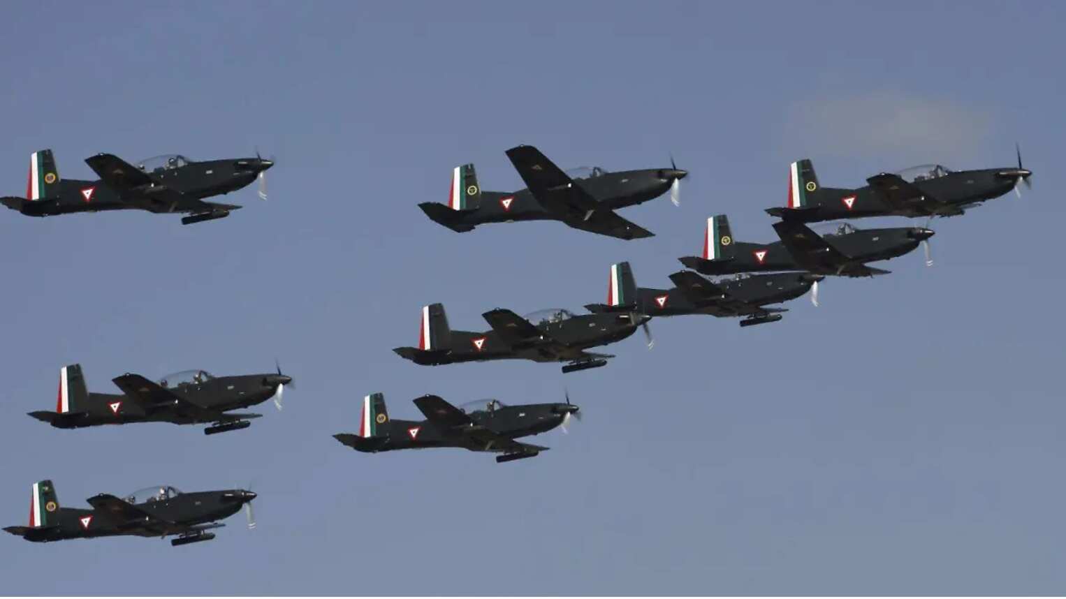 Escuadrilla Águilas Aztecas FAM