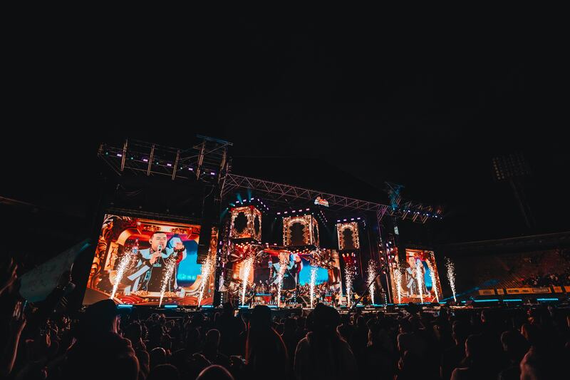 El artista colombiano hizo historia como el primer cantante de música regional popular en llenar el estadio El Campín, donde onvoó a 45 mil personas