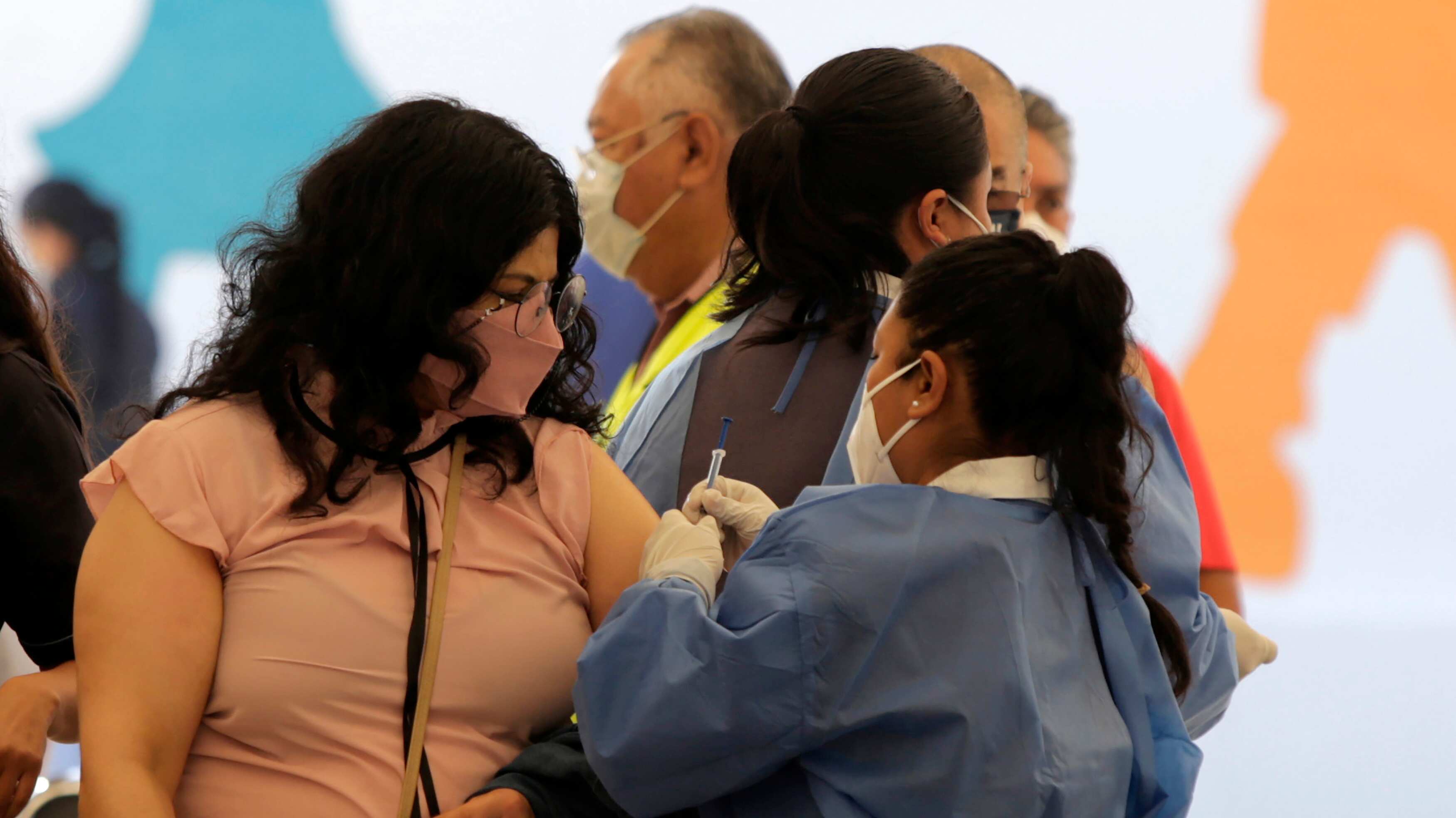 Han fallecido 18 pese a estar vacunados contra el Covid-19