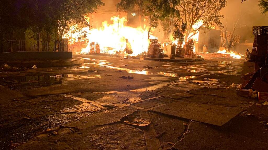 Central de Abasto incendio en jueves Santo en área de tarimas