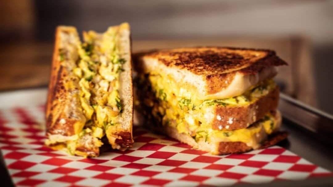 Catástrofe Sandwich Bar es un sistema de negocio que te permite entrar a la industria restaurantera con poco presupuesto y con un menú de deliciosos y originales sándwiches.