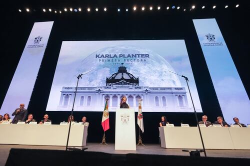 Karla Planter rinde protesta como rectora de la UdeG