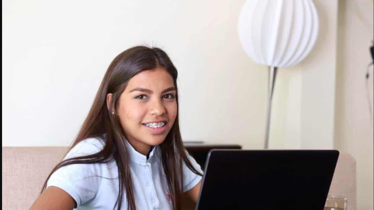 La uveg cumple 18 años.