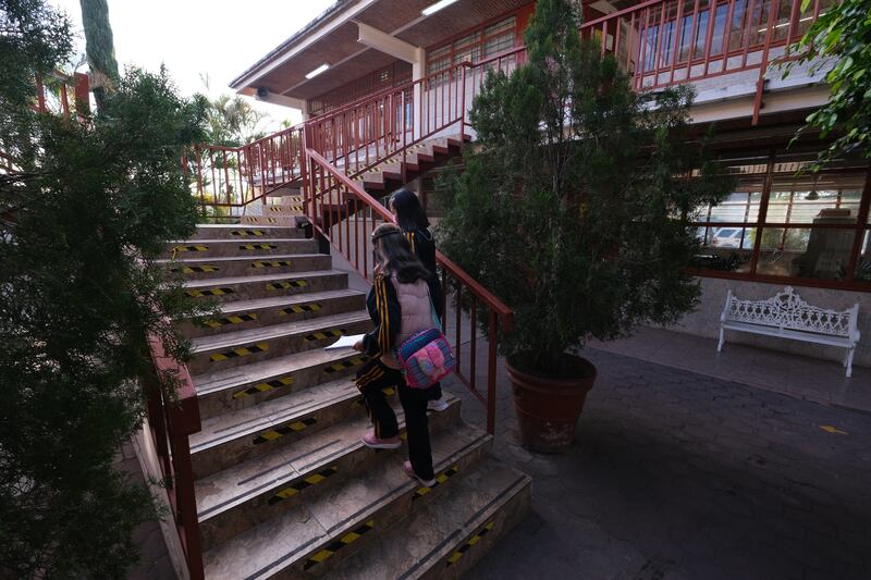 Se atenderán a más de 129 mil alumnos con este programa de renovación de escuelas en los 125 municipios de la entidad.