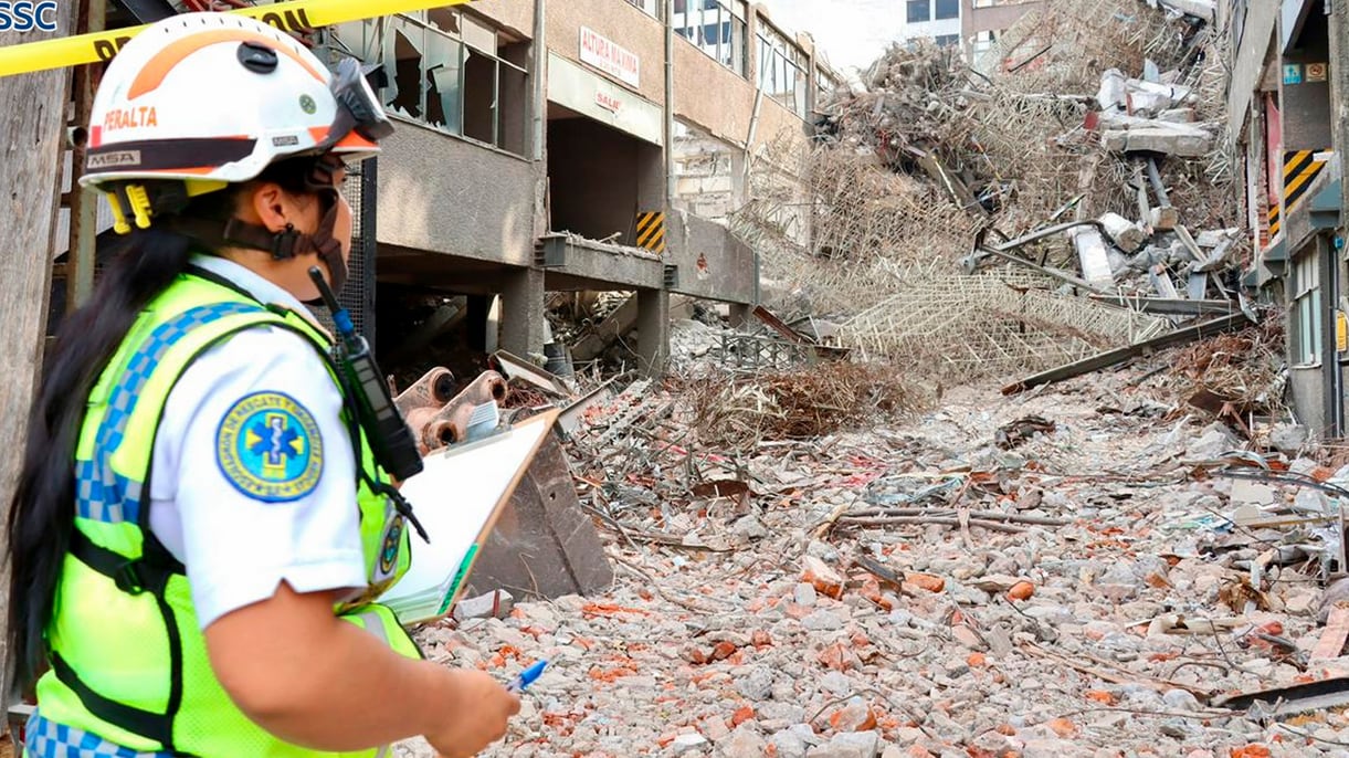 Protección Civil y cuerpos de rescate desplegaron un operativo en Calzada San Antonio Abad