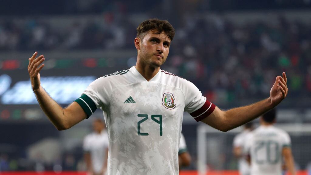 Santiago Giménez quedó fuera de Qatar 2022.