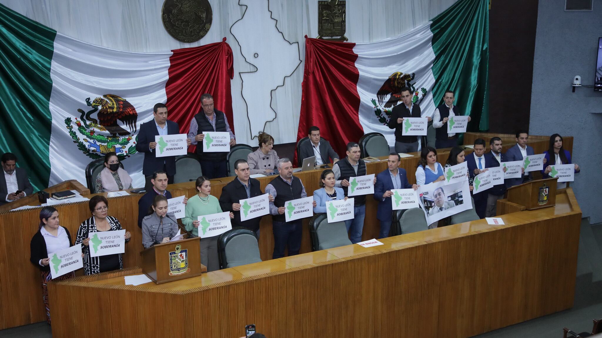 Los legisladores de ambos partidos indicaron el jueves que ellos seguían haciendo trabajo de campo y elaborando inicativas.