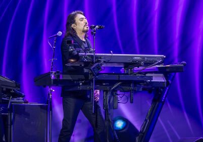 En un encuentro único con sus fanáticos de todas las edades, Los Temerarios ofrecieron la primera de sus dos presentaciones en el Estadio GNP Seguros, recinto que fue testigo de una noche llena de temas que marcaron la carrera de la agrupación en más de 40 años dentro de la industria, por lo cual el público coreó canciones como “Dímelo", "Solo te quiero a ti", "Te hice mal", "Por qué te conocí", entre otras.