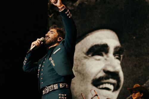 Alejandro Fernández estrena su nuevo disco ‘De Rey A Rey’, para homenajear a su padre