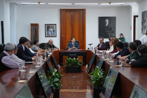 “La escuela no es guardería”: Mario Delgado defiende cambios al calendario escolar