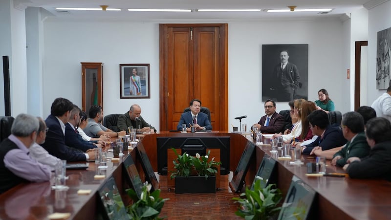 “La escuela no es guardería”: Mario Delgado defiende cambios al calendario escolar