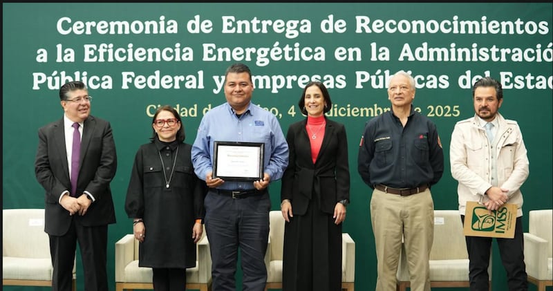 Sener entrega de reconocimientos
