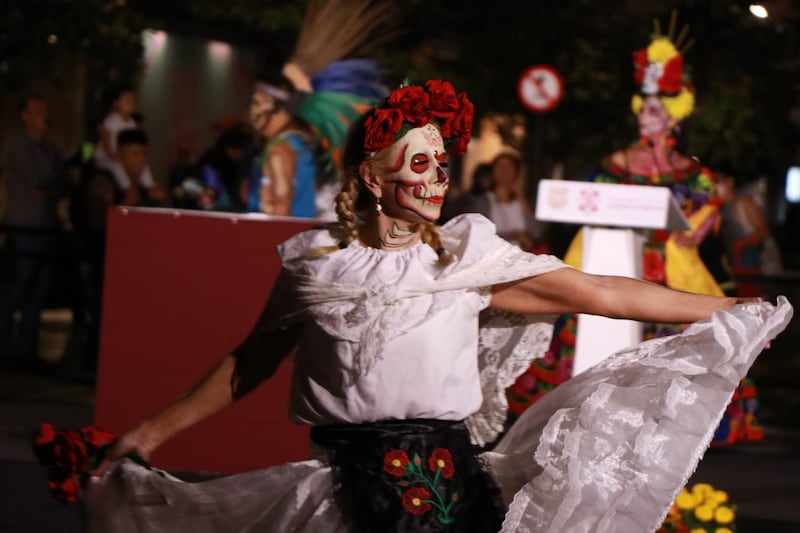 Encendido decorativo por el Día de Muertos en el Centro Histórico