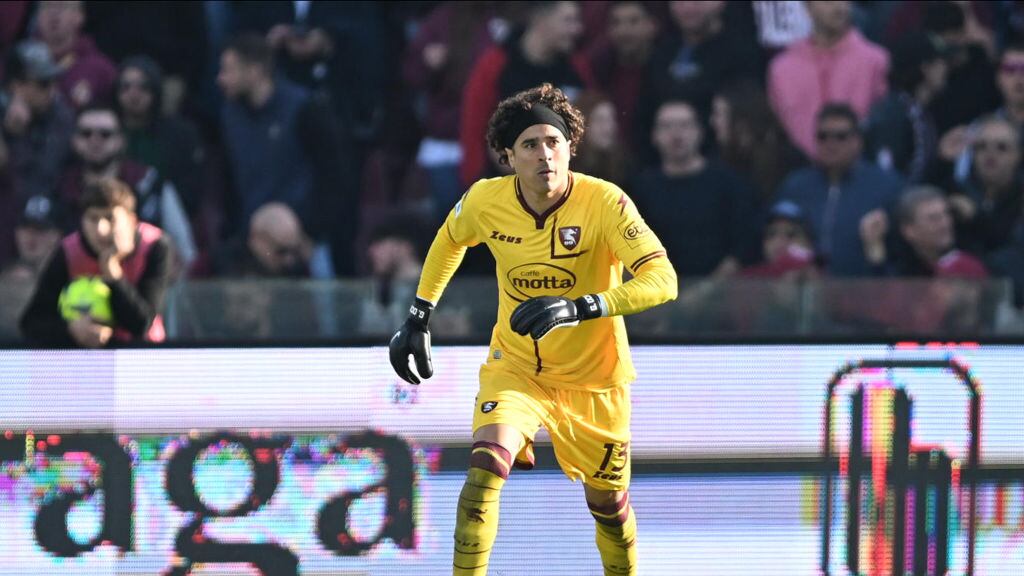Guillermo Ochoa apareció en el XI ideal de la jornada 16 del futbol italiano