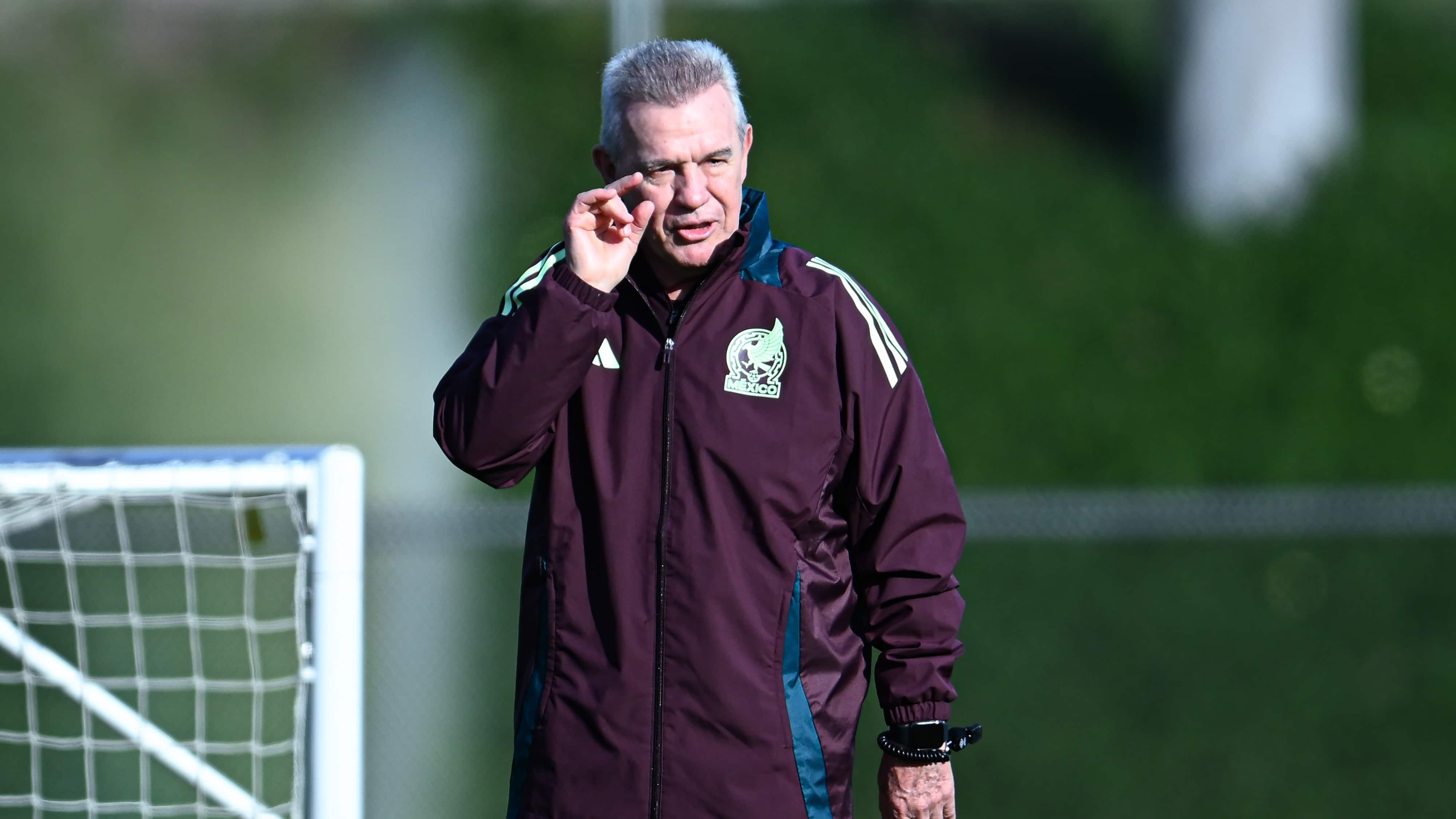 Javier Aguirre seguirá en el Tri para la Copa del Mundo.