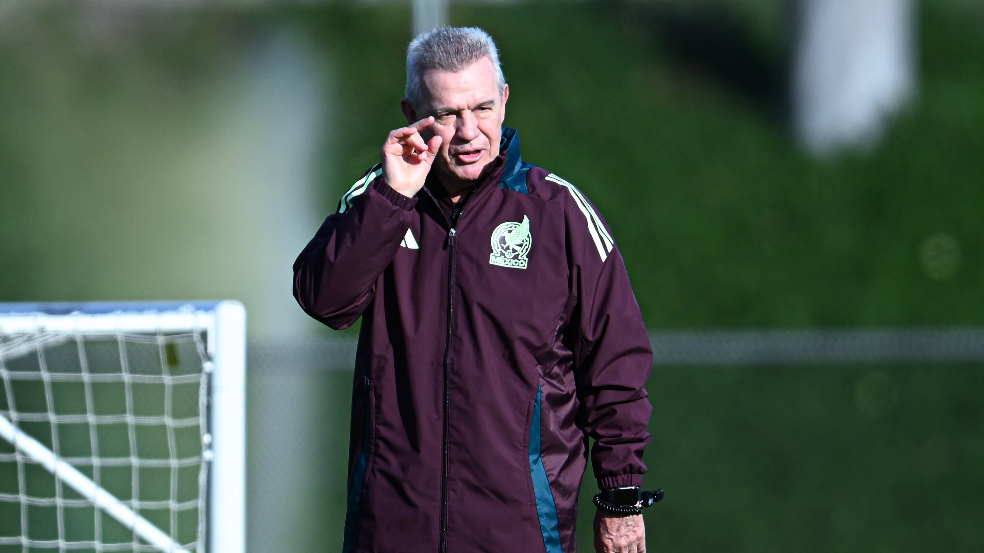 Javier Aguirre seguirá en el Tri para la Copa del Mundo.