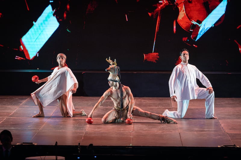La colaboración ofreció un espectáculo memorable en la Explanada de la Alhóndiga, fusionando tradición veracruzana con energía sinfónica