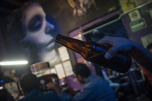 Aumenta el consumo de alcohol y tabaco entre menores durante las fiestas decembrinas