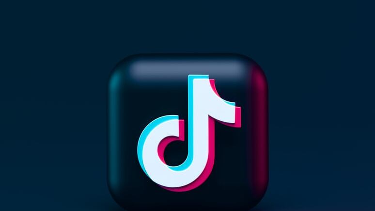 Ahora TikTok se suma a lo ya hecho por Instagram, luego FaceBook y también Twitter en su momento y no es otra cosa que las stories.