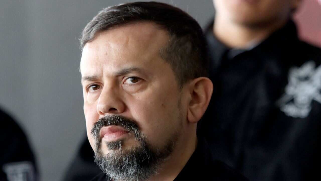 El ex de Alicia Villarreal envió un comunicado de prensa para explicar por qué no asistió a la audiencia.