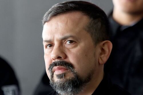 Reaparece Cruz Martínez tras ser declarado prófugo de la justicia en México; asegura que está enfermo