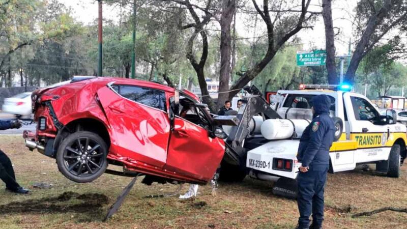 hombre-muere-tras-estrellar-su-auto-en-CU