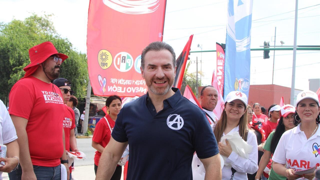 De la Garza comenzó su campaña en diferentes áreas de Monterrey.