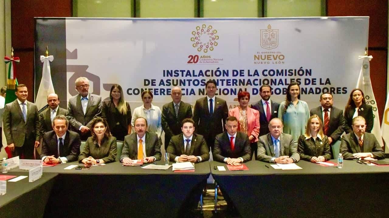 El gobernador se reunió con 32 mandatarios estatales de México y embajadores de diferentes partes del mundo.