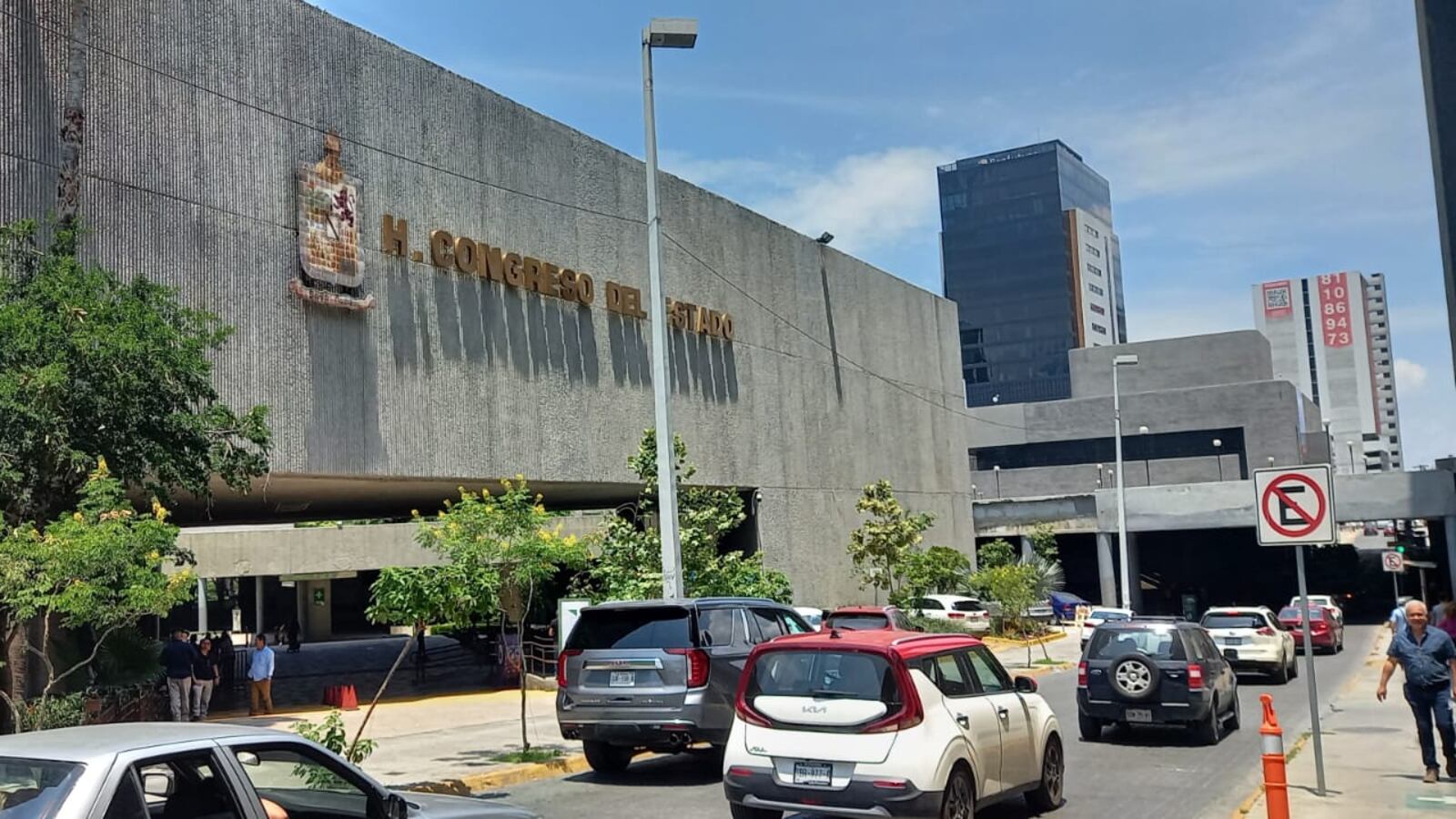 Los legisladores resaltaron que, a la fecha, existen dos controversias constitucionales en la Suprema Corte de Justicia de la Nación, que deben ser tomadas en consideración para la resolución.