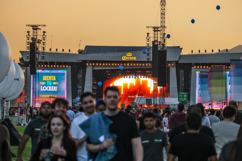 Los fanáticos expresaron sus expectativas sobre la nueva edición del popular festival, las cuales se habrían cumplido tras la presentación de agrupaciones como Mother Mother, Two Door Cinema Club, Phoenix, Pulp, Arcade Fire, entre otros shows que deslumbraron durante el viernes 17 de noviembre.