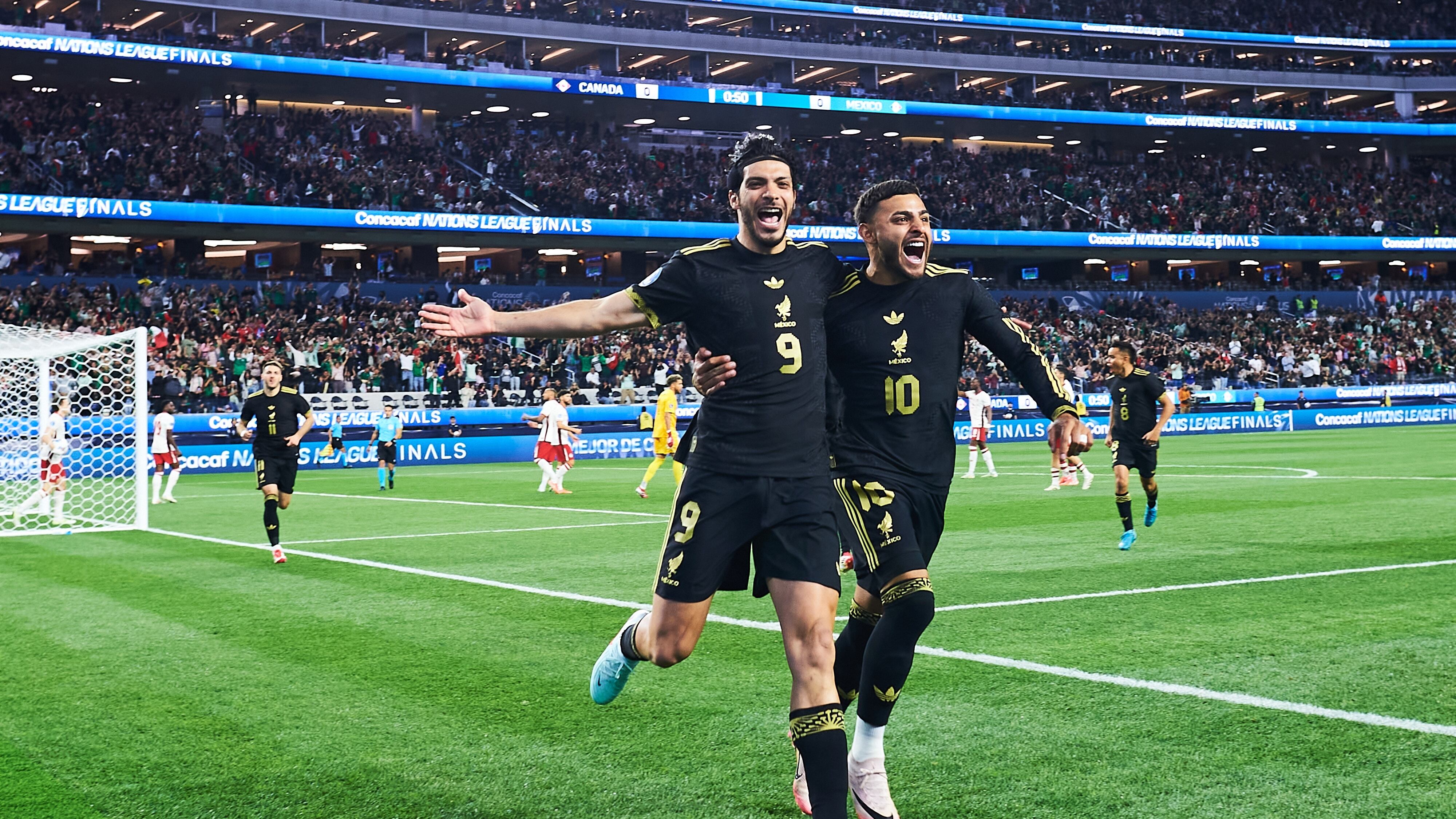 Raúl Jiménez y Alexis Vega viven un gran momento.