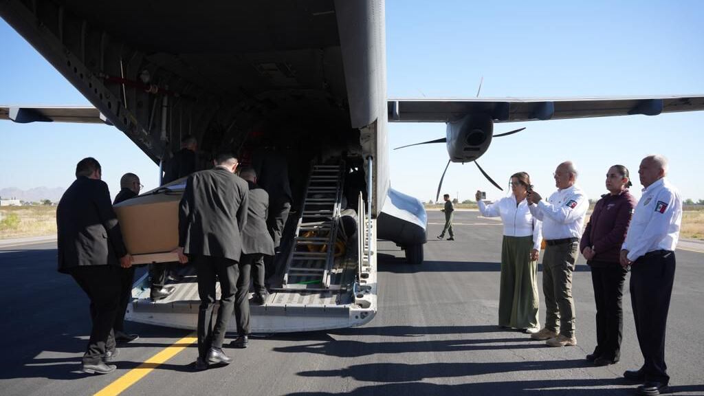 Migrantes repatrian 23 cuerpos a Honduras y Guatemala