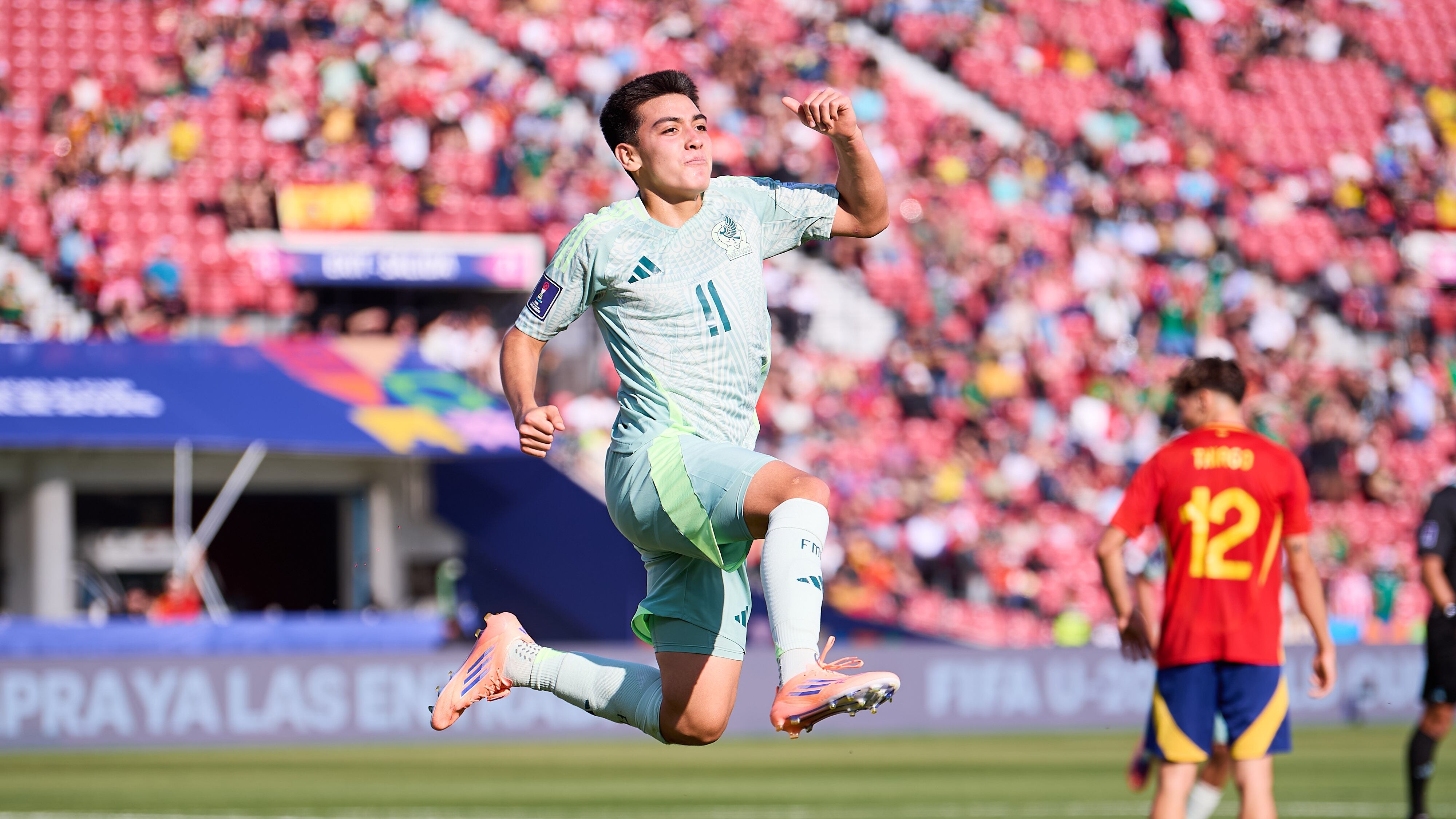 Gilberto Mora se lució con golazo ante España.