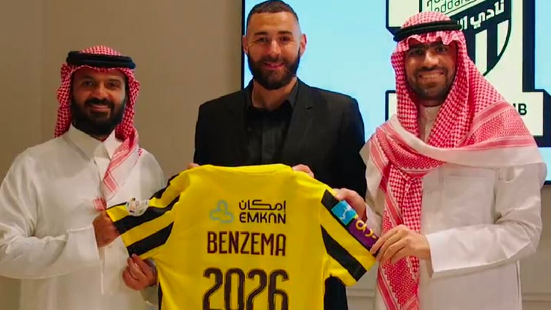 Benzema firmó hasta 2026 con el Al Ittihad.