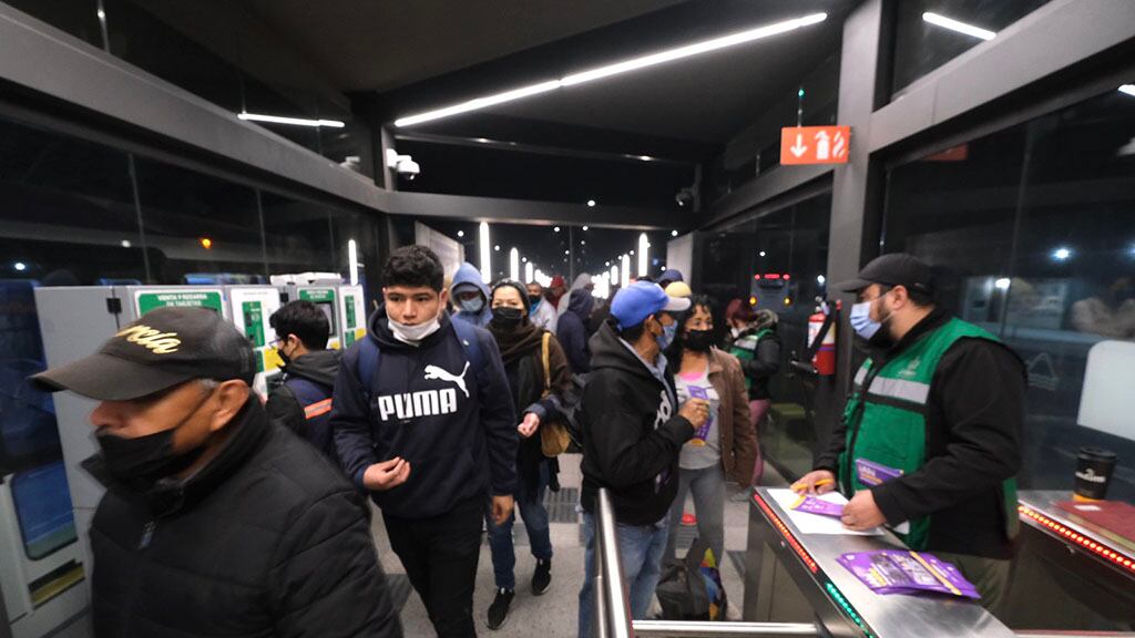 Autoridades analizan aumentar las unidades de la llamada troncal 1 que recorre todo el Periférico.