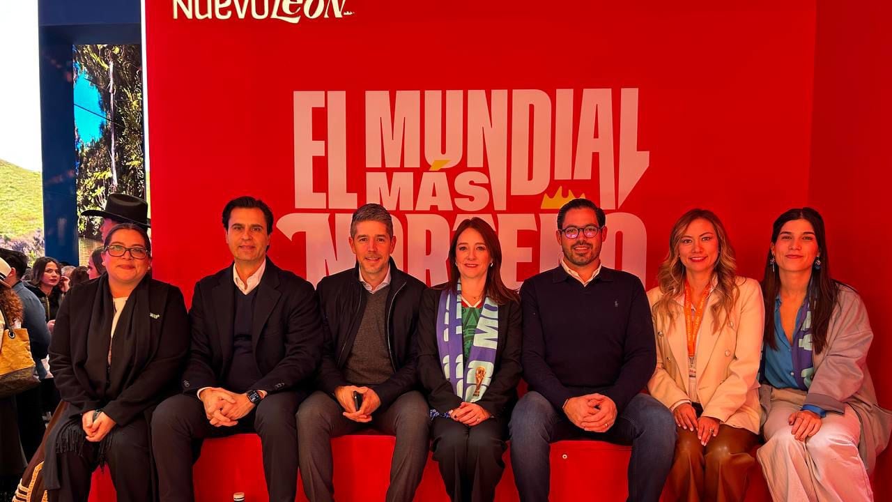 La representación de Nuevo León alcaldes y funcionarios estatales.