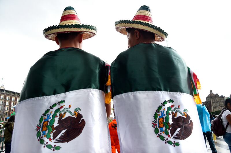 Mexicanos celebran la Independencia de México en el Zócalo capitalino