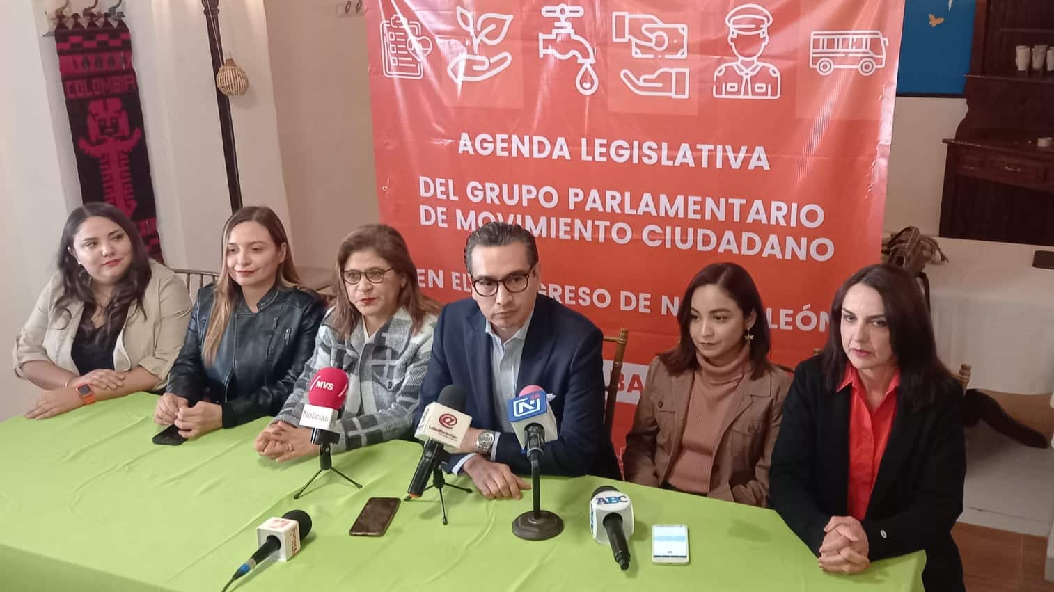 Seis de los 11 integrantes de la bancada emecista dieron a conocer la Agenda Mínima para el siguiente periodo legislativo.