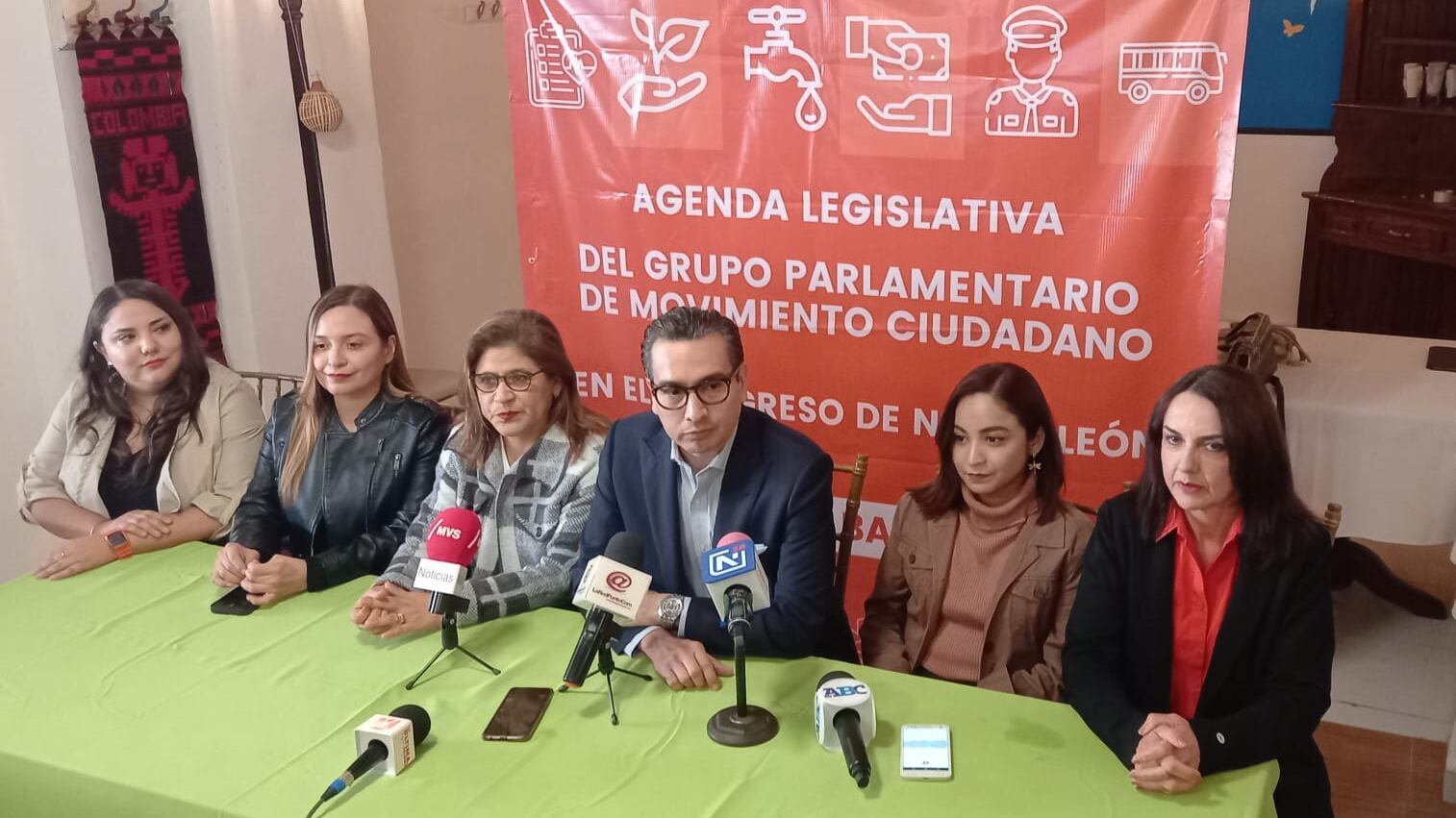 Seis de los 11 integrantes de la bancada emecista dieron a conocer la Agenda Mínima para el siguiente periodo legislativo.