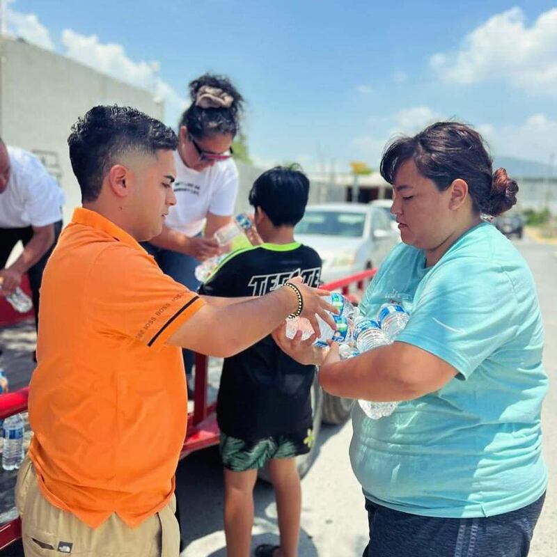 Este domingo se instaló un nuevo campamento de agua 24 horas.