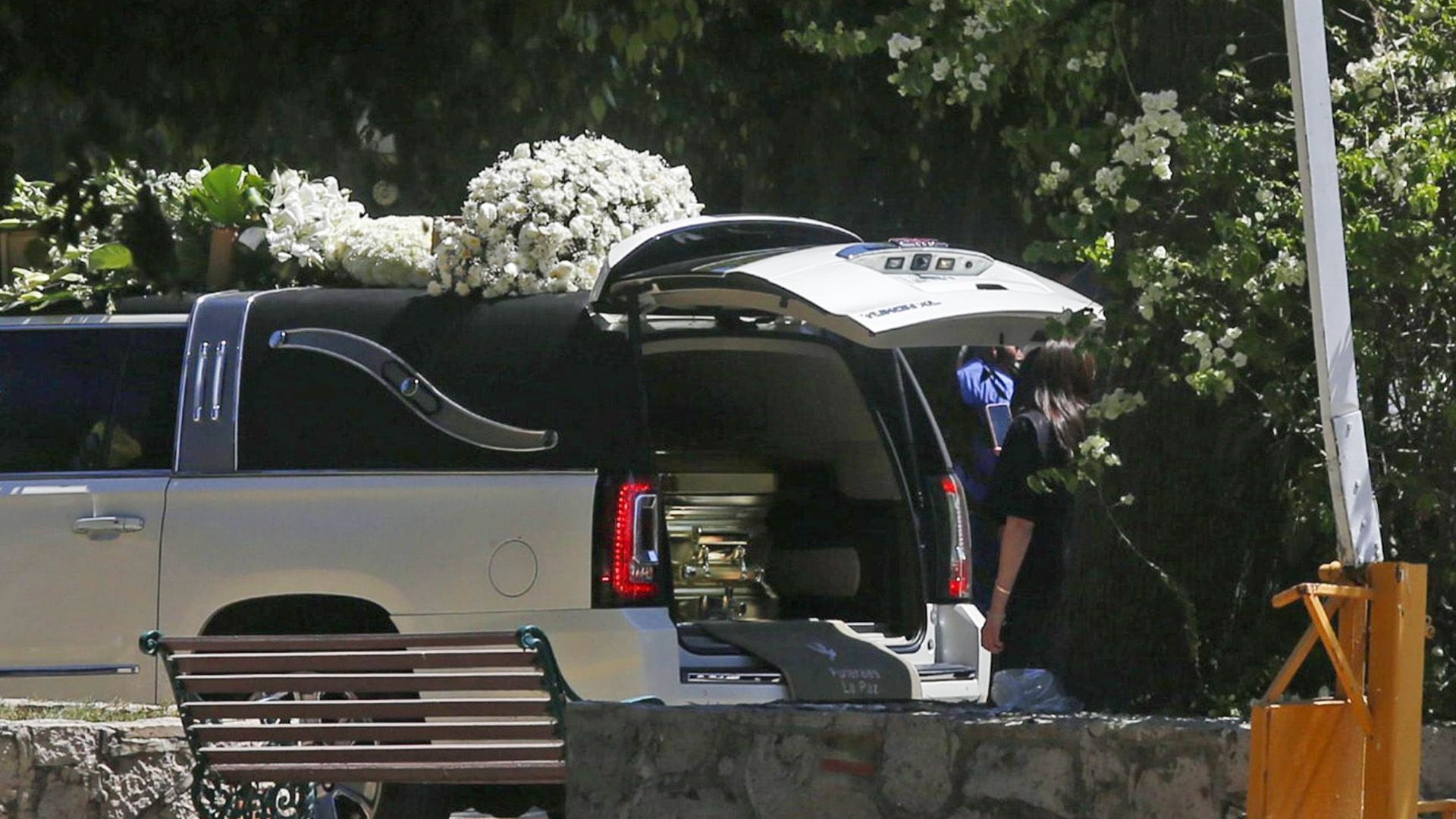 El exfuncionario cuestionó en X el operativo de seguridad implementado durante el sepelio en Zapopan