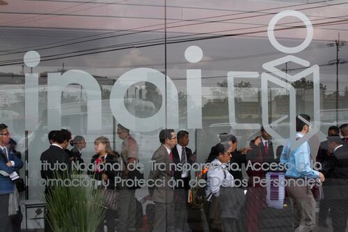 Comisionado ‘carnal’ del Inai arrastra sanción y ‘oculta’ datos en CV