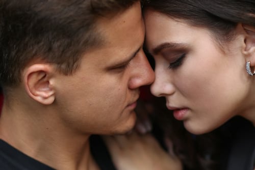 Atracción cercana: La tendencia que redefine la forma de usar perfumes