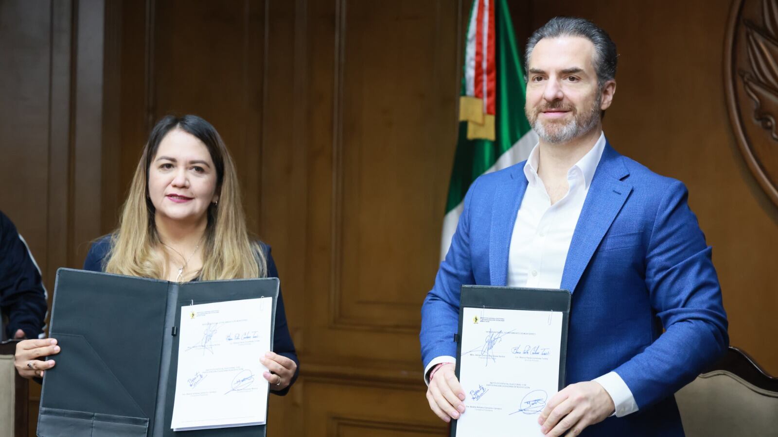 Beatriz Adriana Camacho, presidenta del Ieepcnl y Adrián de la Garza, alcalde de Monterrey.