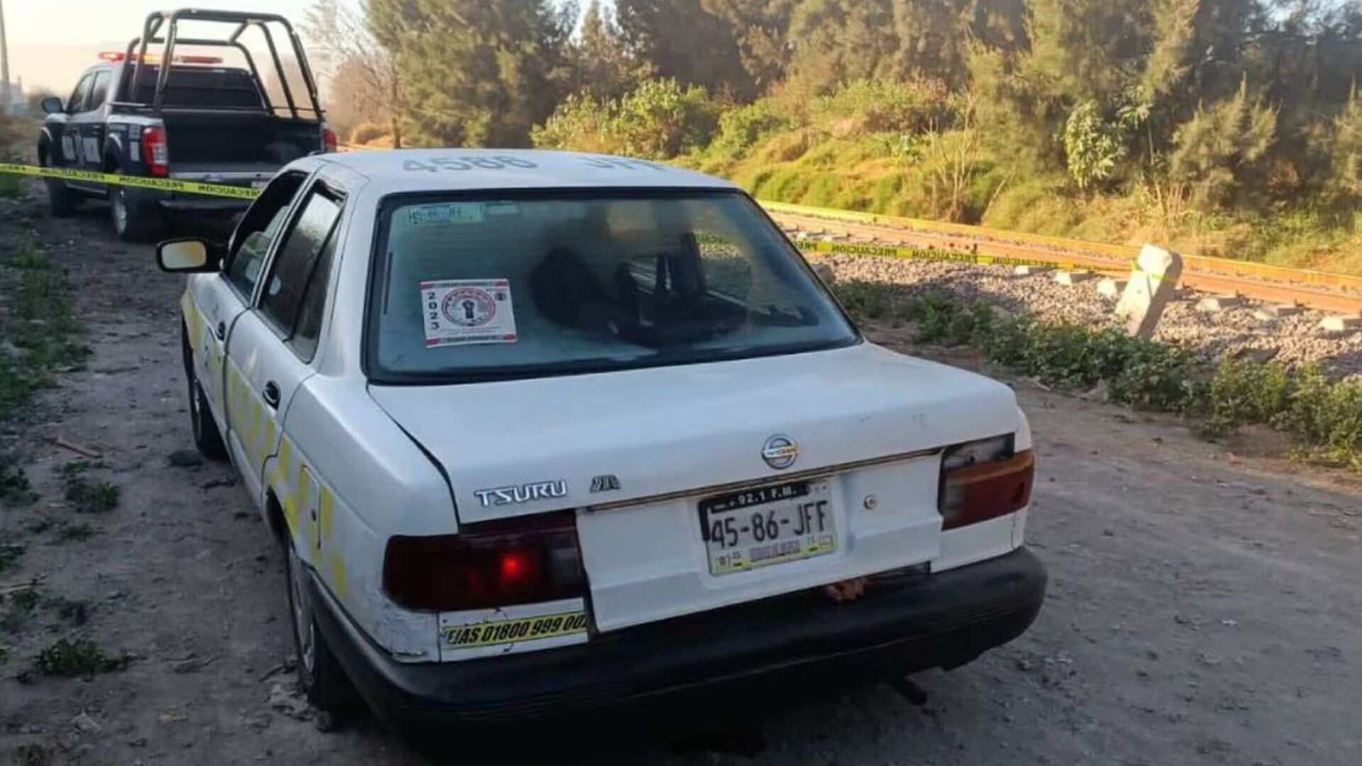 Dos cadáveres estaban en la cajuela y otros dos en los asientos, todos ellos con impactos de arma de fuego.