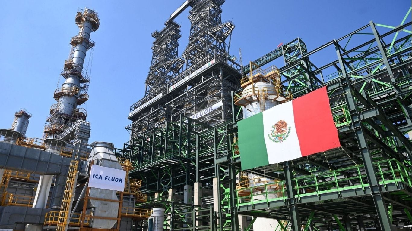 Pemex confirma muerte de trabajador tras incendio en refinería de Salina Cruz